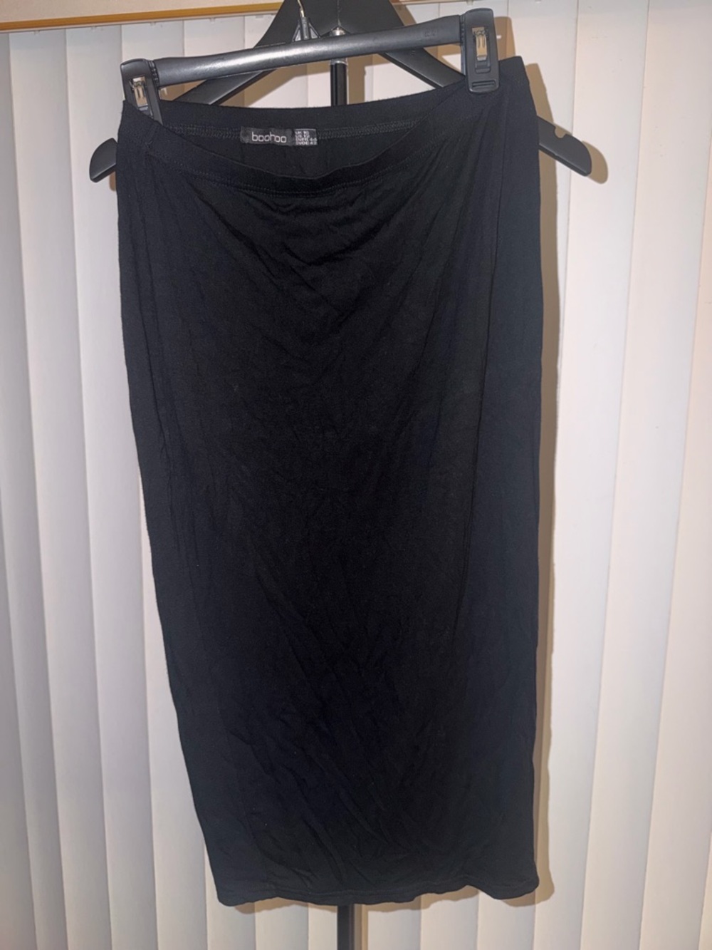 Boohoo Black Midi Pencil Skirt - Fitted Silhouette